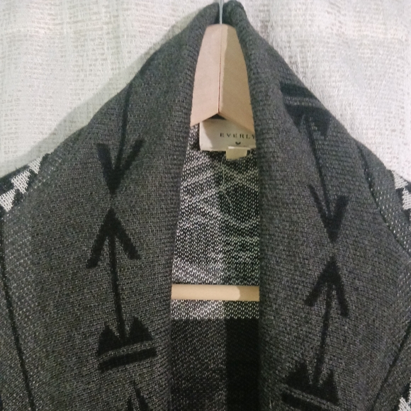 EVERLY Aztec western sweater shawl womens size Large beautiful pattern - Picture 4 of 10